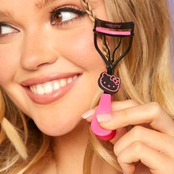 BRAND NEW Hello Kitty Lash Curler - Picture 2 of 3